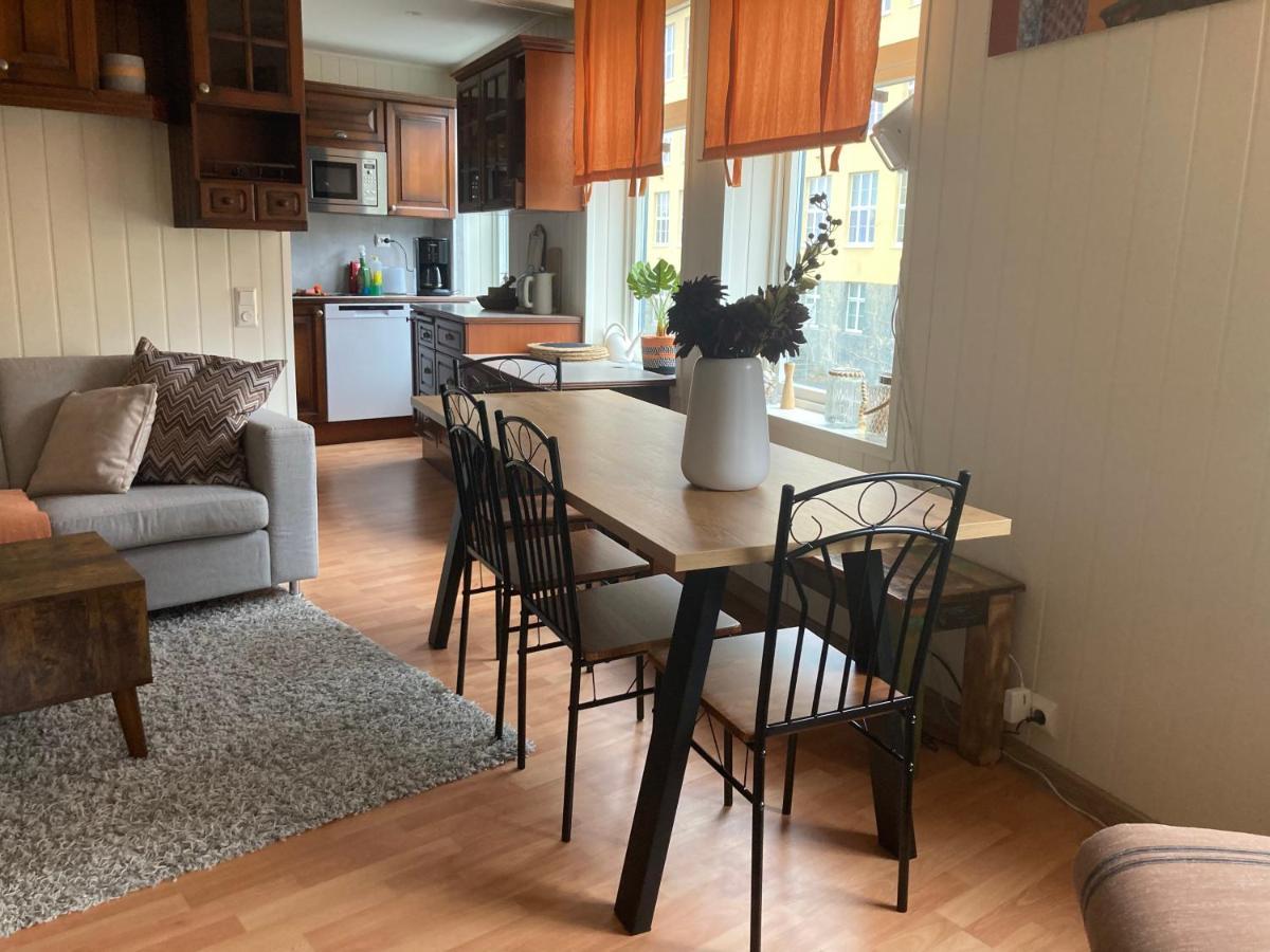 Downtown Historical House With Renovated Apartments Ålesund Exteriör bild